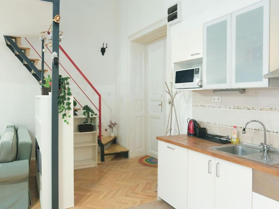 Apartment Elegant Nearby The Central Market Hall Budapest